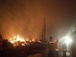 Pedagang Syok, Kebakaran Melahap Habis 45 Lapak Penjual Kayu di Sukahaji